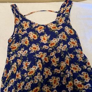Forever 21 blue with white daisies floral top